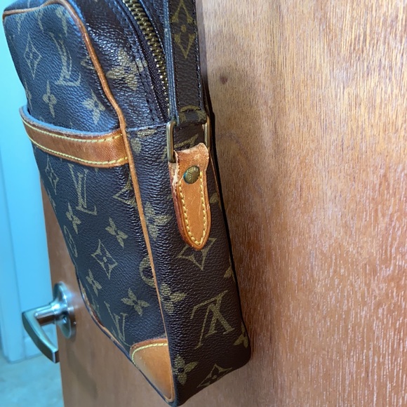Authentic Louis Vuitton Danube PM Monogram Crossbody Bag - Picture 4 of 17